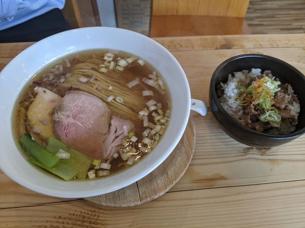 「塩らーめん　750円　牛すじご飯　平日ランチ150円」@いえろうの写真