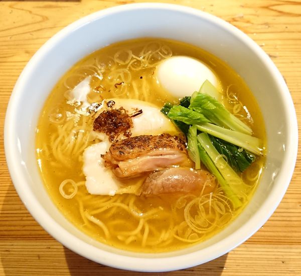 「本日の地鶏中華そば 塩＋味玉」@麺処 図鑑の写真