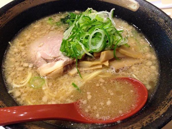 「豚骨醤油ラーメン」@蔵出し味噌らーめん 真剣勝負の写真