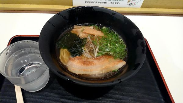 「しょうゆラーメン 350円」@うまかラーメンの写真