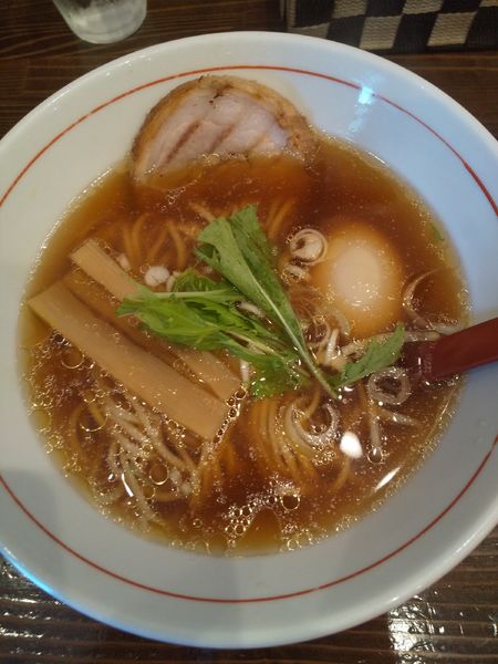 「醤油ラーメン（味玉付き）」@らぁ麺や 百代の写真