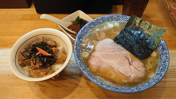 「中華そば780円+【限定】カレー玉170円+豚ばら飯350円」@中華そば専門 とんちぼの写真