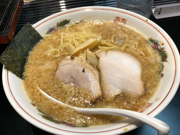 「トンコツ醤油ラーメン大盛800円+100円」@麻布ラーメン 本店の写真