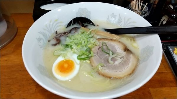「塩とんこつラーメン（６００円）」@金蘭ラーメンの写真