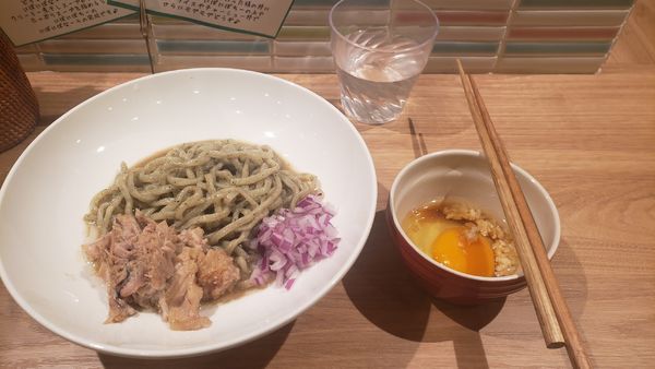 「肉ニボニボチーノ+ニンニク生玉子」@煮干し Noodles Nibo Nibo Cinoの写真