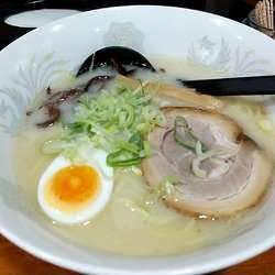 塩とんこつラーメン（６００円）