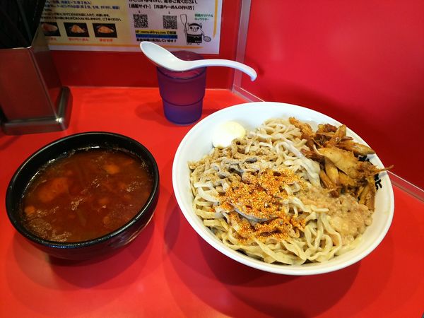 「辛いつけ麺 3辛 麺400 野菜抜き あぶら 魚粉 鳥ほぐし マ」@麺屋 桐龍の写真