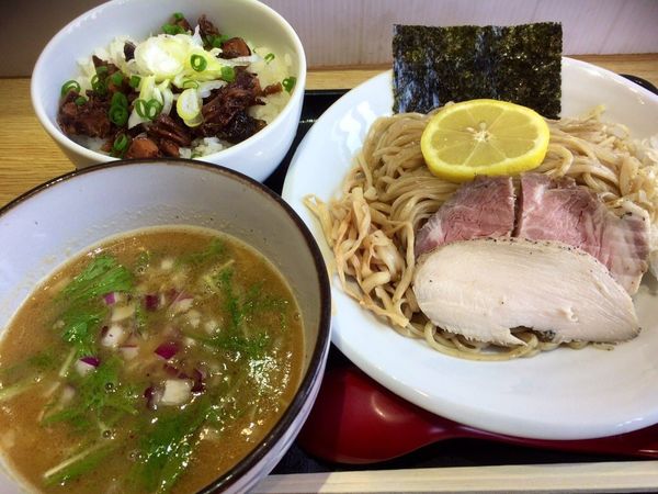 「鶏白湯つけ麺(醤油)850円＋煮込みチャーシュー丼250円」@麺ゃこもんの写真