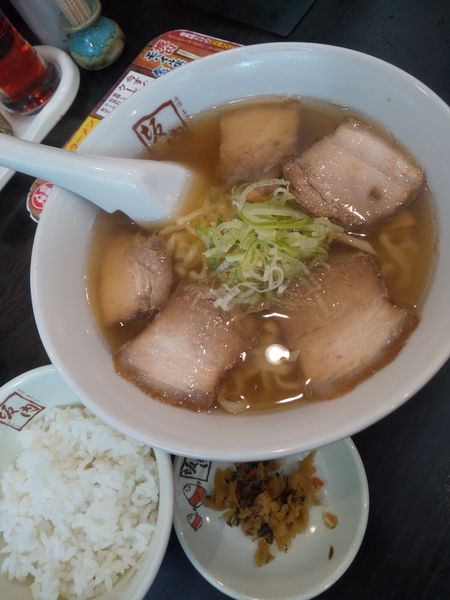 「喜多方ラーメン680円(クーポンで480円)サービス半ライス」@会津・喜多方ラーメン 坂内 恵比寿店の写真