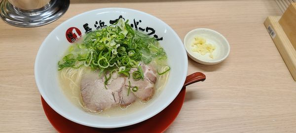 「ラーメン+ネギ山盛り+生ニンニク+替玉」@長浜ナンバーワン 東京大岡山店の写真