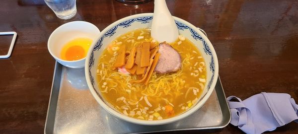 「ラーメン中盛り+生卵」@むらもとの写真