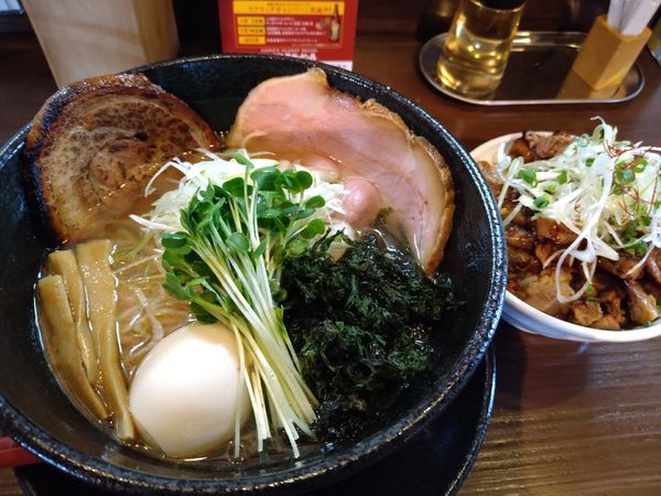 「特製塩ラーメン(¥1050)＋ミニチャーシュー丼(¥330)」@麺や 海心 umiの写真