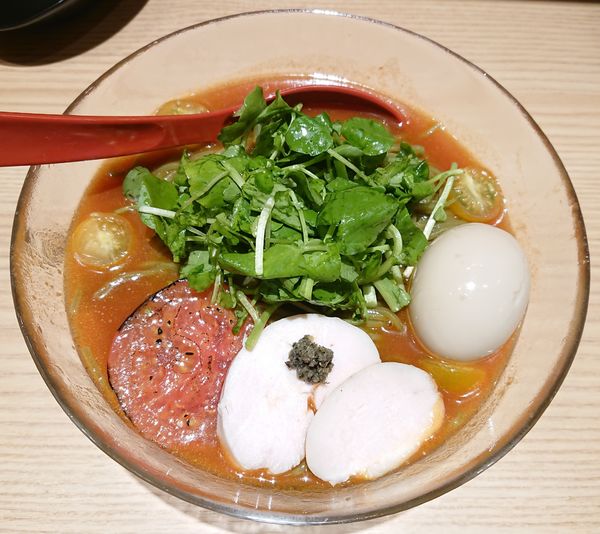 「【限定】彩りトマトの冷しモリンガ麺＋味玉」@焼きあご塩らー麺 たかはし アトレ川崎店の写真