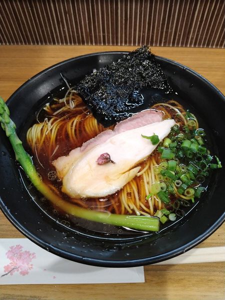 「醤油らぁ麺(鶏淡麗)普通880」@らぁ麺 鬼滅の桜の写真