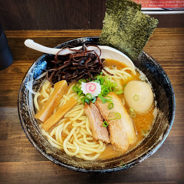 「味玉魚介とんこつ」@三代目 らーめん 浜八道の写真