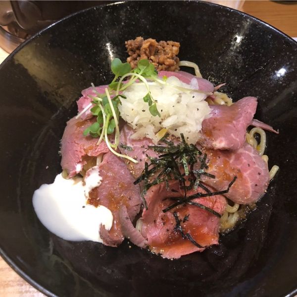 「ローストビーフ油そば」@ローストビーフ油そば ビーストの写真