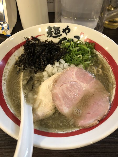 「追い煮干しそば900円」@麺や でこの写真