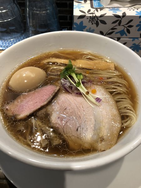 「貝だし中華そば800円➕味玉100円」@noodles kitchen GUNNERS 新丸子店の写真