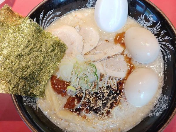 「特製豚骨＋味玉」@らーめん・つけめん こてんぱんの写真