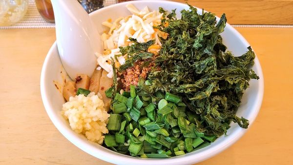 「台湾まぜそば(大・追い飯付)+チーズ・バラ海苔」@ラーメン屋 つるんの写真