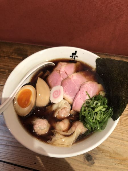 「特醤油ラーメン、ワンタン追加」@井田商店の写真