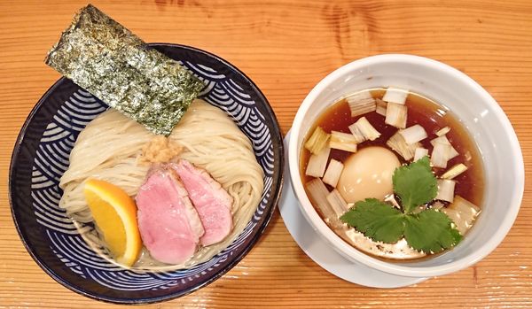 「鴨だし醤油つけ麺＋味玉」@麺堂にしき 新宿歌舞伎町店の写真
