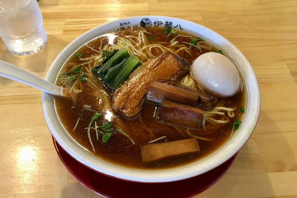 「中華そば(オープンセール価格500円)＋味玉 110円」@築地の中華そば 伊蔵八の写真