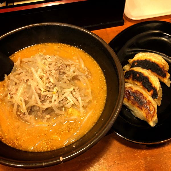 「半ギョウザセット(味噌ラーメンと餃子3つ) 800円」@味噌らーめん 仙の写真