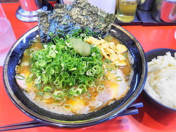 「中盛りチャーシュー＆九条ネギ＆ライス」@環2家の写真