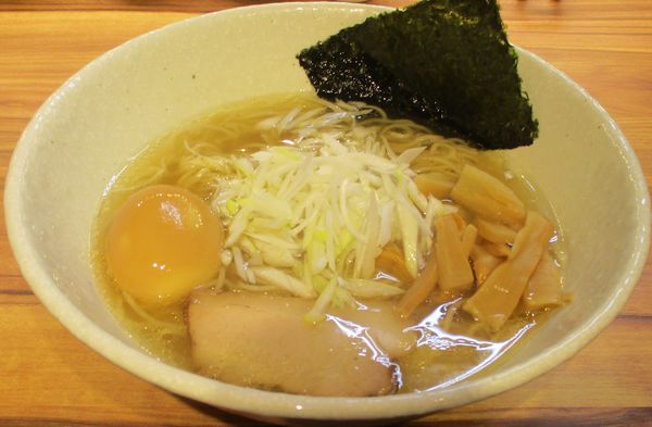 「中華蕎麦・塩＋サービス味玉　850円」@中華蕎麦 きみのあーるの写真