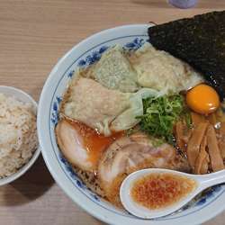 背脂正油ラーメン＋ワンタン３個＋出汁炊きご飯