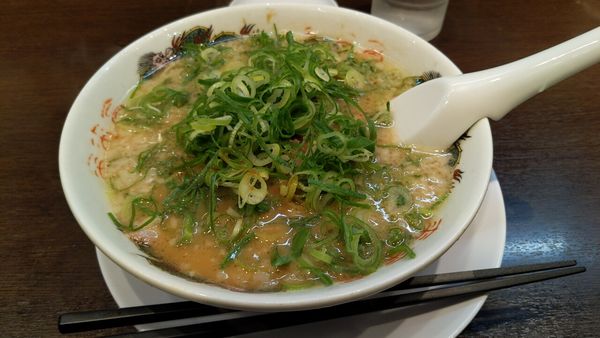 「こってりらーめん（固め・濃め・ネギ増し）」@来来亭 リコー通り店の写真