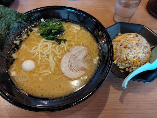 「ラーメン特大、チャーハンセット」@町田商店 練馬土支田店の写真