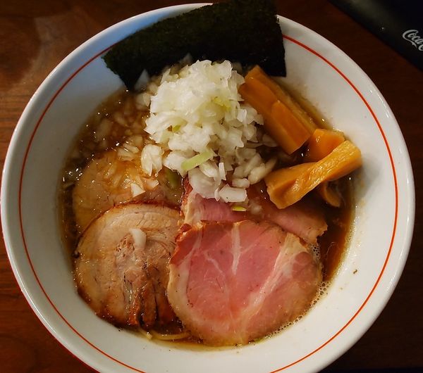 「肉にぼし　玉ねぎトッピング」@SAITOU拉麺店の写真