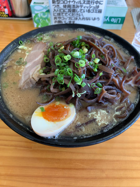 「豚骨ラーメン+キクラゲ」@豚骨ラーメン 新井商店の写真