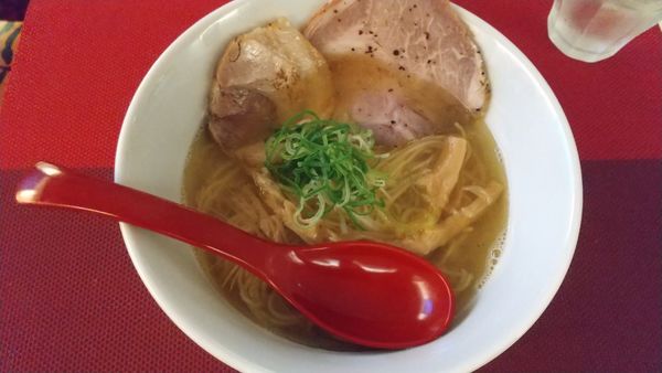 「鶏清湯・塩らぁ麺900円」@麺LOUISの写真