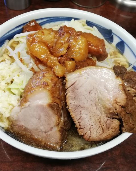 「豚小ラーメンニンニクマシマシアブラ（８５０円）」@ラーメン二郎 めじろ台店の写真