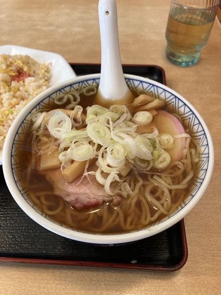 「半炒飯ラーメン」@中国料理 大勝軒の写真