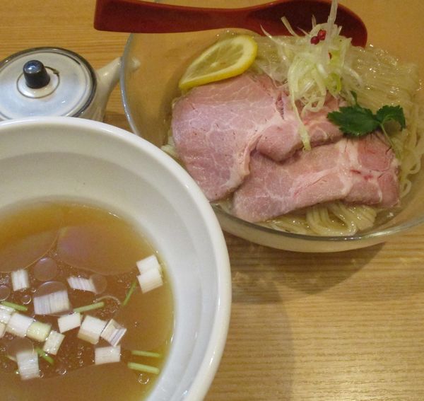 「＜夏季限定＞しじみ貝の冷たい昆布水つけ麺　950円」@焼きあご塩らー麺 たかはし 恵比寿店の写真