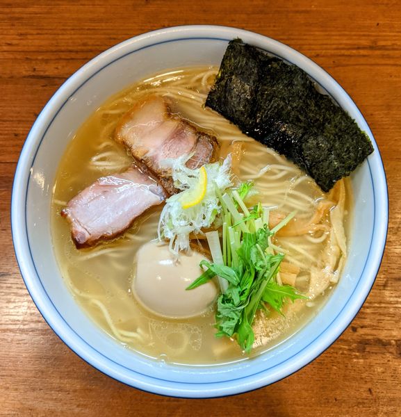 「ゆず香る白醤油らーめん＋味玉　1,000円」@麺処 びぎ屋の写真