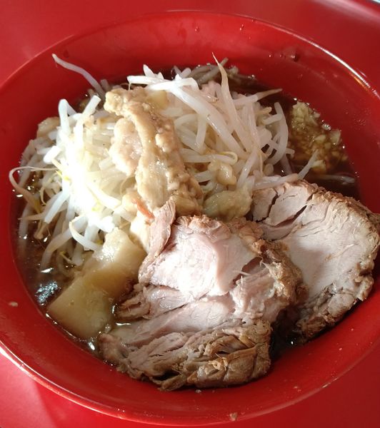 「ラーメン(半麺)＋豚1枚＋チャーシュー飯」@蒙麺 火の豚の写真
