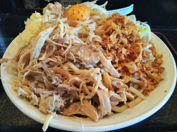 「汁なし麺　※野菜＆脂：大、ニンニク：普通」@麺とび 六方 松川店の写真