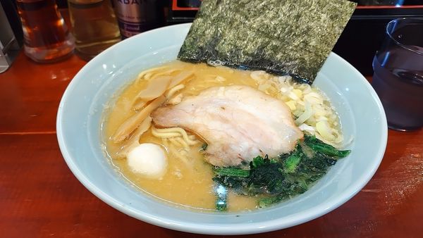 「醤油豚骨」@横浜家系ラーメン 圭壱家の写真