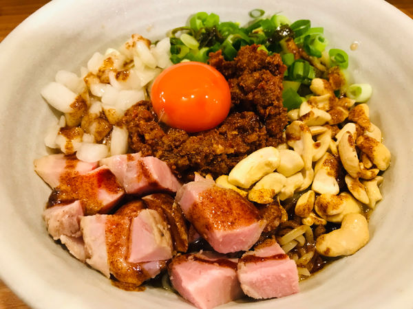 「冷やしスパイスまぜそば 太麺 大盛 1,000円」@いかれたNOODLE Fishtonsの写真