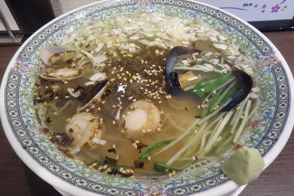 「山田産あかもくラーメン」@三陸味処 三五十の写真