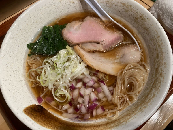 「醤油らぁ麺¥880+貝油の和え玉¥200」@貝出汁らぁ麺 みぎわの写真