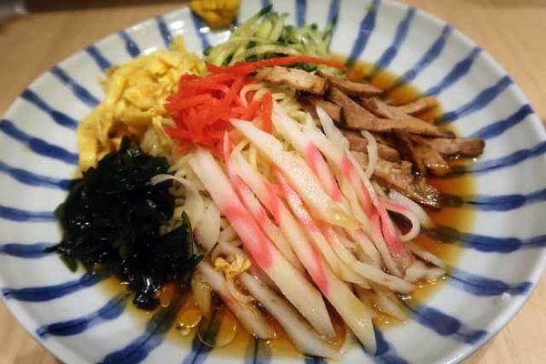 「冷やし中華　550円」@肉厚わんたん麺と手作り焼売 ら麺亭 浅草支店の写真