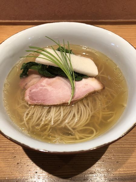 「鮮魚出汁の白醤油（6周年限定メニュー）+豚めし」@らぁめん鴇の写真