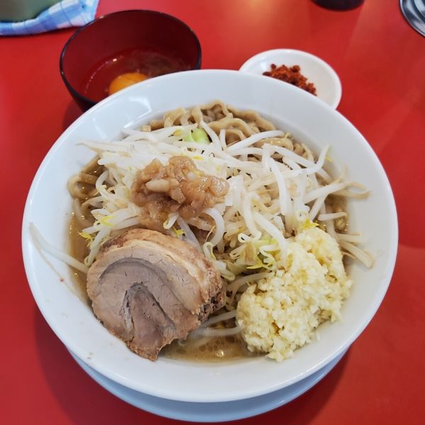 「極太麺ラーメン麺200ニンニク中辛味節玉」@ボディブローの写真
