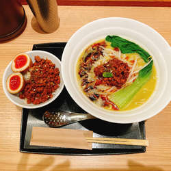 ピスタチオ担々麺1,200円肉味噌味玉ご飯390円